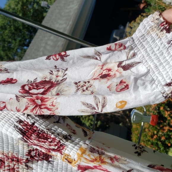 TORRID Ivory rose print DRESS On/Off shoulder, Ruched top. SIZE 1 EUC - Picture 3 of 12